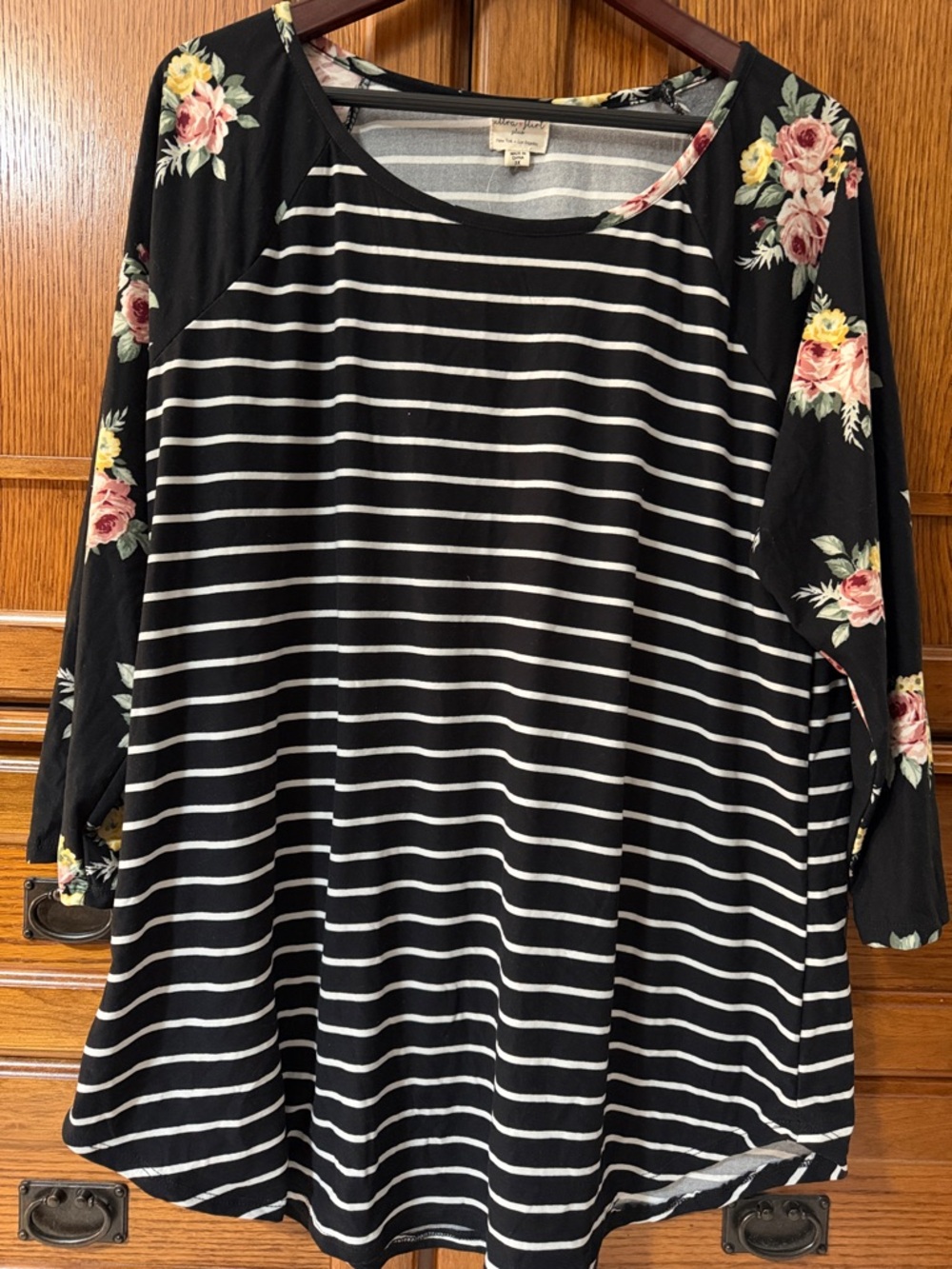 NWT Ultra Flirt Plus Striped Floral Print Raglan Top Contrast Relaxed Stretch